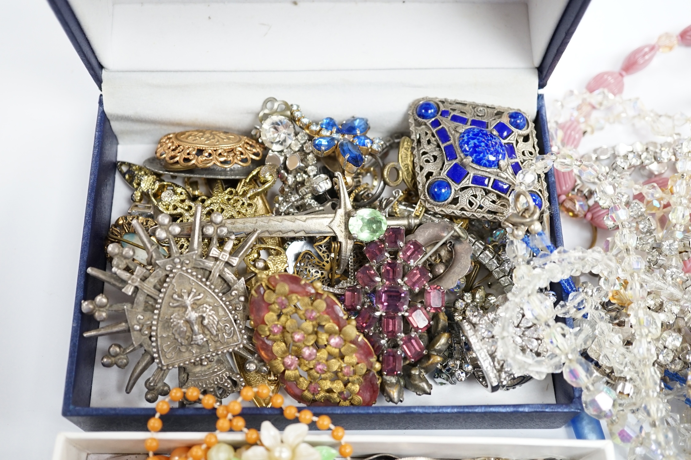 A large quantity of assorted costume and other jewellery including 925.